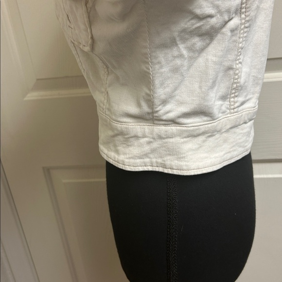 TULLE Cream Button-Up Jacket with pockets , Size Medium, 95% Cotton, 5% Spandex - Picture 10 of 12